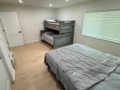 Cozy 3-bedroom house in peaceful Kenai with AC, WiFi Hoteles en Kenai