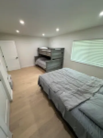 Cozy 3-bedroom house in peaceful Kenai with AC, WiFi  호텔