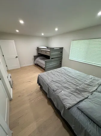 Cozy 3-bedroom house in peaceful Kenai with AC, WiFi Отели в г. Кенай