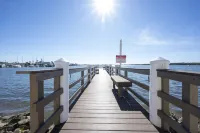 Spectacular Sunset Views! Watch Dolphin from Your Balcony ! Hotels in Seminole