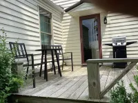 Greenwood Farm log cabin close to the Bourbon Trail and Keeneland Hotels in Woodford County