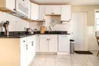 Charming 2-bedroom apartment with  parking in lovely Somerville Hotels in Somerville