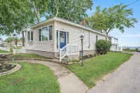 Lakefront cottage on Muskegon Lake! Fire pit, 40' BOAT DOCK, near beach, shops Hotels near Muskegon South Pierhead Lighthouse