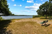 Serene Waterview Renovated w/Kayaks Deck Firepit Dogs Welcome 5 Minutes to Ocean