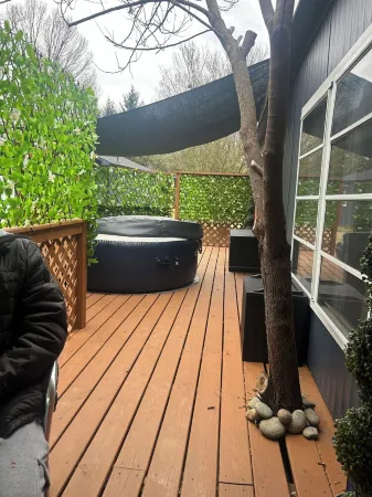 Asheville getaway, deck, hottub, trees, fire pit Отели рядом с достопримечательностью «Charles D Owen Park»