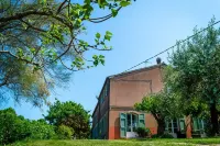 Large country house with private swimming pool and tennis court, 12 hectares Hotels in Fano