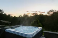 Scandinavian Peaceful Oasis, Mountain View, hot tub