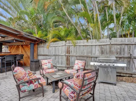 Seaside Retreat. Heated Pool/BBQ. Tiki Bar Отели рядом с достопримечательностью «FLL Airport Flight Landing View Point»