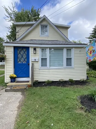 Walking Distance to Everything! Pet Friendly with Fully Fenced Yard! Track/SPAC