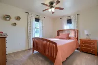 The Willow Street Cottage / Close to Willow Valley / 2 Bed / 1 Bath Hotels in Pequea Township