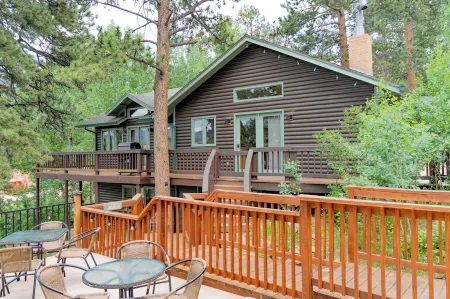 Rocky Creek Lodge, Sleeps 30, Gatherings Welcome