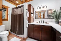 Gorgeous Mountain Home 10 min to Downtown Asheville - Couples Retreat