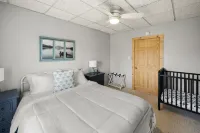 Walking distance to Burnside marina! Views of beautiful Lake Cumberland!