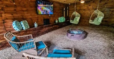 “The Flying Carpet” Moroccan Treehouse Hotel di 