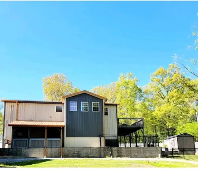 Kentucky Lake Oasis Hotels near Benton Bark Park