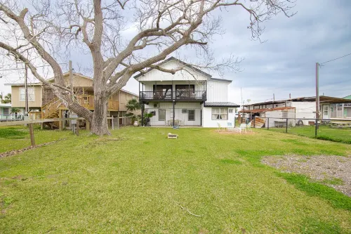 Spacious Vacation Home: Sleeps 16, 1/2 mi to Beach & Boat Ramp - Family Friendly