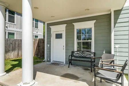 Aggieland 5 bedroom house steps from TAMU campus and Kyle Field.