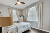 Spacious 4BR Condo with Pool / HotTub / Clubhouse in Davenport, FL. Hotels in Loughman