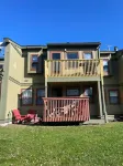Newly Renovated Family Ski Condo Across the Street from Greek Peak Hôtels à : 