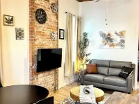 Chic & Cozy Downtown Apartment, Walk to Downtown, Restaurants, the Lake Hotels in Oswego