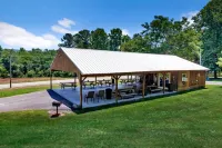 Cabin #3 - Fisherman's Landing / 4 Bedroom Fishing Cabin w/ Covered Boat Shelter