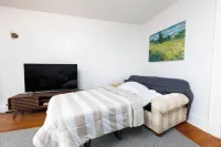 The Retreat on James - 10 mins to Downtown, Mall, SU! Greyhound: Bus Station 주변 호텔