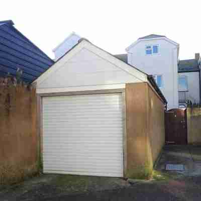 'Sea-Lovers' - 2 bedroom flat steps from the Sea! Hotel Exterior