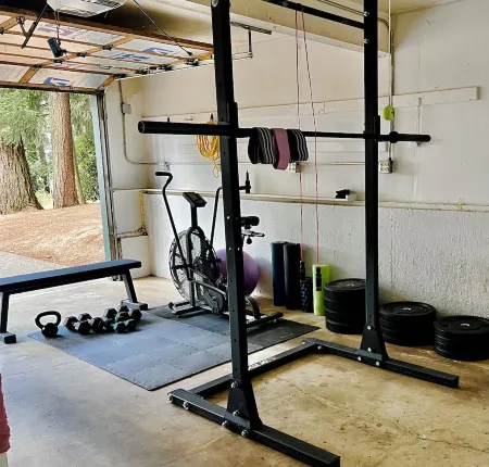 Charming 4-bedroom family home in Beaverton with AC, fitness room, WiFi