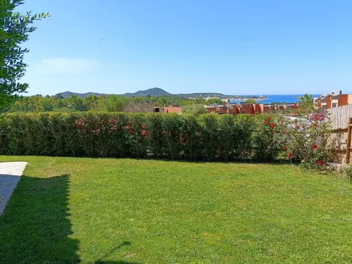 Delightful detached villa within walking distance of the sea فنادق في ویلازیمیوس