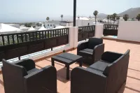 Luxury villa with private heated pool, WIFI, views of the sea and volcanoes