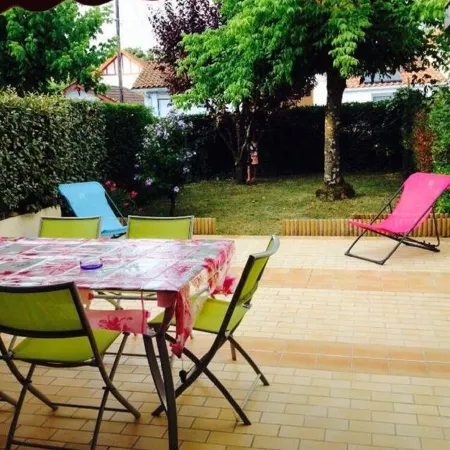 Newly renovated apartment/studio, garden level, quiet location, walking distance to beach and shops