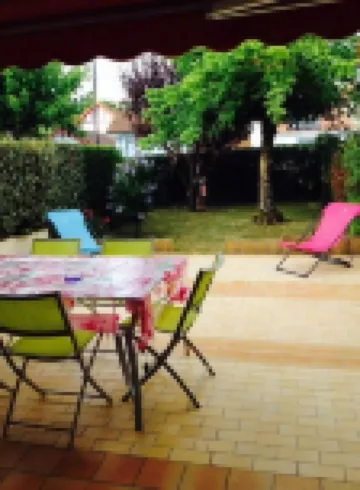 Newly renovated apartment/studio, garden level, quiet location, walking distance to beach and shops