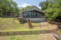 Hilltop Haven Hot Springs Mountain Views on Lake Hamilton nearby Oaklawn Casino
