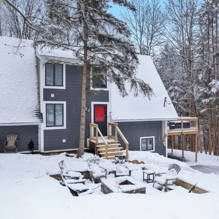 Stunning Ellicottville Hilltop Ski Chalet