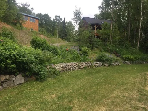 Comfortable apartment with spectacular mountain and ocean views.
