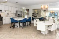 King bed W/pool near downtown and medical center