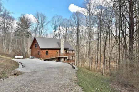 Almost Heaven Cabin at Trickle Creek in Hocking Hills