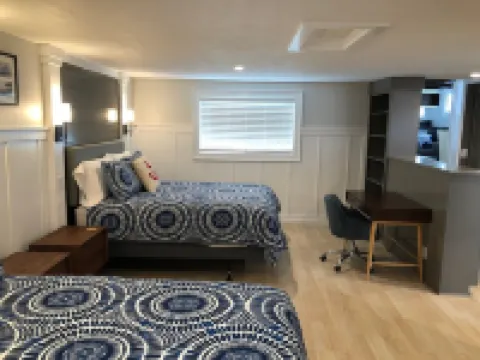 Newly renovated, Reserved Parking, Rooftop Deck, HVAC Steps to Bay Beach & Shops