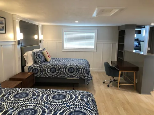 Newly renovated, Reserved Parking, Rooftop Deck, HVAC Steps to Bay Beach & Shops