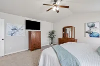 Top Notch Townhouse with Arcade