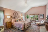 Hamptons Summer Rental - secluded pool + 5 minutes to beach Отели рядом с достопримечательностью «Shinnecock Museuem and Cultural Center»