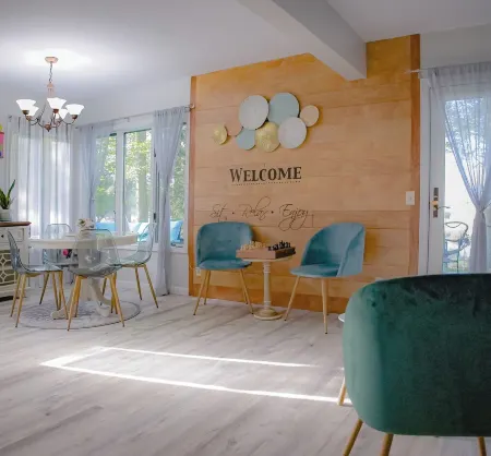 Lake View Cozy Stays for Every Adventure, Live Like a Local,Next 2 Fishing Site.