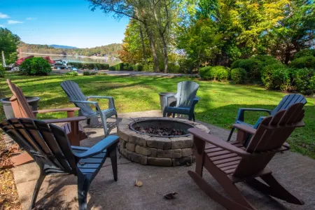 Lake Omega View-Lakefront-Dock-Fireplace Отели рядом с достопримечательностью «Campsite No 70»