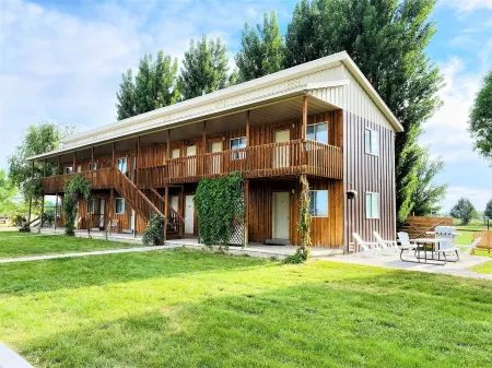 Secluded South Getaway Sleeps 43+ Clubhouse, Reunions, Dinosaur Quarry nearby Отели в г. Винта Каунти