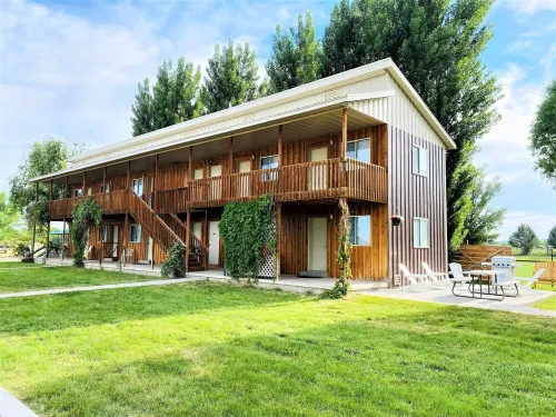 Secluded South Getaway Sleeps 43+ Clubhouse, Reunions, Dinosaur Quarry nearby