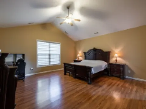 Family-friendly single home/Walking distance to shopping center and restaurants Hotels in Rio