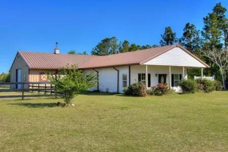 Mimosa Cottage Farm- 2br cottage & stalls. Masters