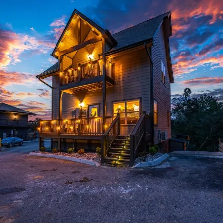 SummerFun! Pets, Indoor Pool, Fire Pit, Hot Tub, Foosball/Air Hockey, Dollywood!