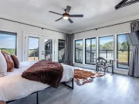 Xenia Creek Barndo l hot tub l pool l Valley Mills, Clifton, Waco, Gatesville Hotels in Bosque County