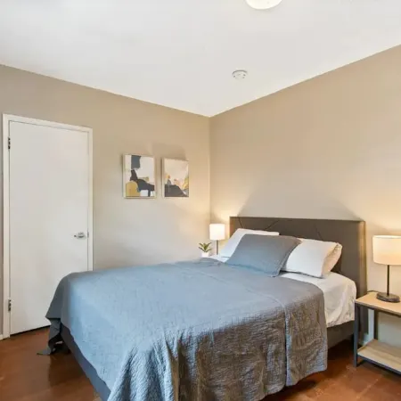 Private full-floor upstairs 2 bedroom apartment @13th & Grand